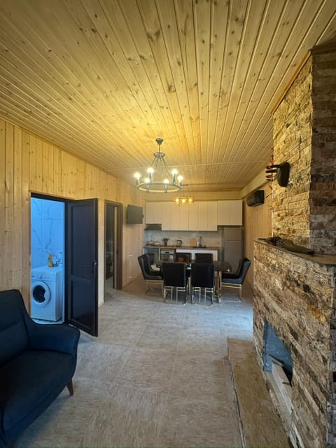 TV and multimedia, Kitchen or kitchenette, Living room, Seating area, Dining area