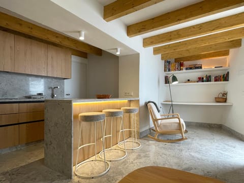 Kitchen or kitchenette, Seating area, Dining area