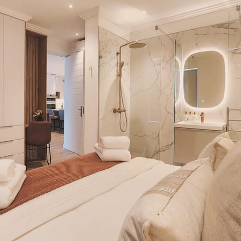 Shower, Bathroom, Photo of the whole room, Bedroom, towels, wardrobe