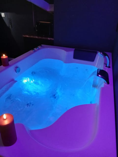Hot Tub, Spa and wellness centre/facilities