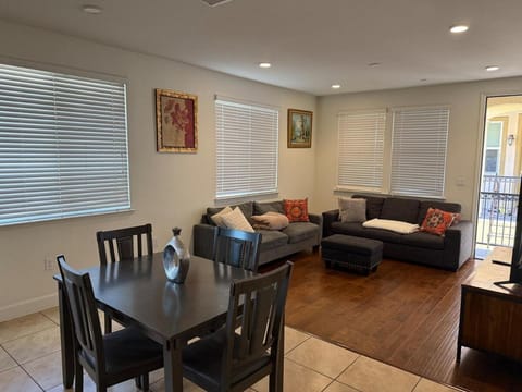 Cozy Charm Newark Retreat with Free Wifi and AC Apartment in Fremont