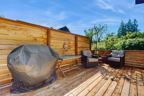 The Island Quarters House in Bainbridge Island