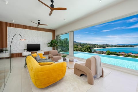 Communal lounge/ TV room, Day, Natural landscape, TV and multimedia, Living room, Seating area, Evening entertainment, Pool view, Sea view, Swimming pool