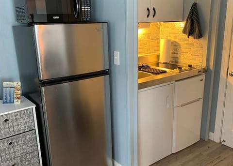 Beach Condo with Heated Pool, Steps to Sand, Coral Resort A-4 Resort in Clearwater Beach