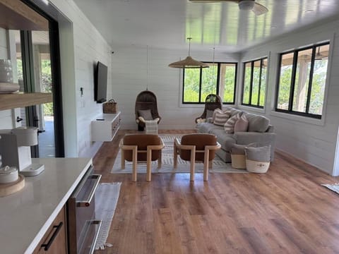 Don Pedro Island Canal dock and 5 Min to Beach House in Palm Island