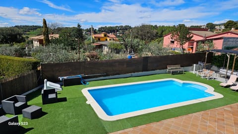 Patio, Spring, Day, Natural landscape, Garden, Garden view, Pool view, Swimming pool, sunbed