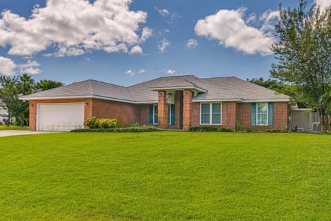 1 Mi to Zoo Rustic Bungalow in Gulf Breeze! House in Alabama