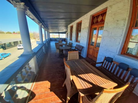 People, Bird's eye view, Balcony/Terrace, Guests, Street view, group of guests, Family