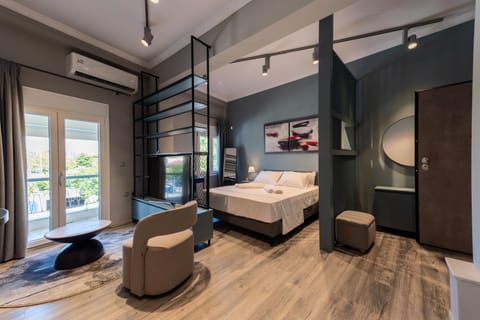 Bed, TV and multimedia, Living room, Photo of the whole room, Bedroom, towels, air conditioner