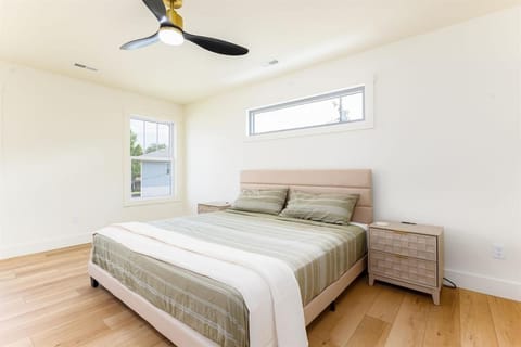 The Modern ND 4B 3,5BA 1 mi to Stadium House in South Bend