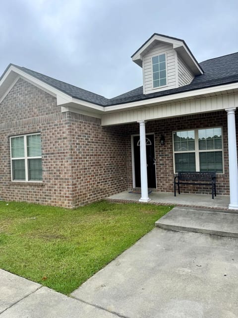 3 Bedroom 4 Bed Private Patio Home on GSU Campus Apartment in Statesboro