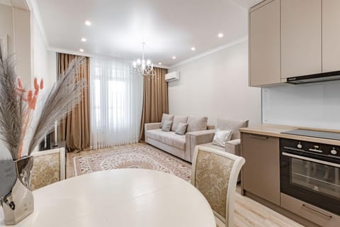 Kitchen or kitchenette, Seating area, Dining area