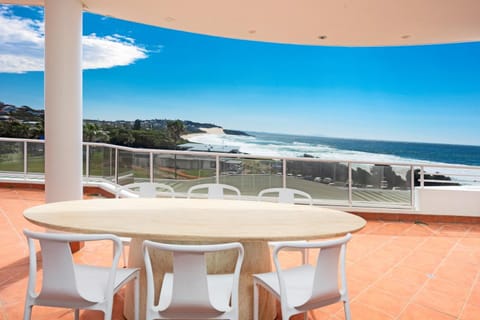 View (from property/room), Balcony/Terrace, Dining area, Sea view