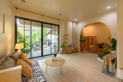 Property building, Living room, Seating area, Family