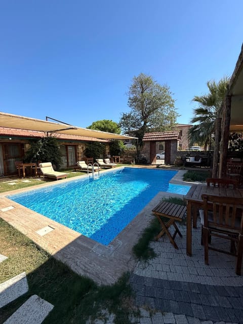 Property building, Patio, Day, Swimming pool, sunbed