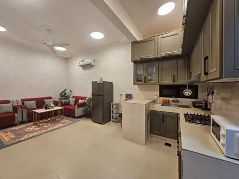 Seating area, kitchen