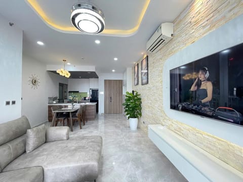 Communal lounge/ TV room, TV and multimedia, Living room, Seating area, Dining area, air conditioner