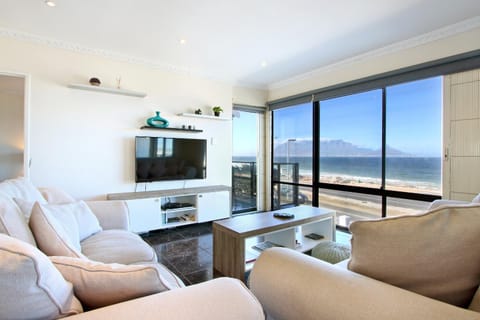 Patio, BBQ facilities, Balcony/Terrace, Living room, Photo of the whole room, Seating area, Beach, City view, Landmark view, Mountain view, Mountain view, Sea view, Sea view