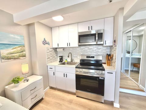 Newly Renovated Waikiki 2BD 2BA Ocean City View, Tax Included Apartment in McCully-Moiliili