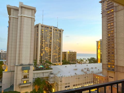 Waikiki Ocean View Studio 3Beds 1 Block to Beach, Tax Included Apartment in McCully-Moiliili