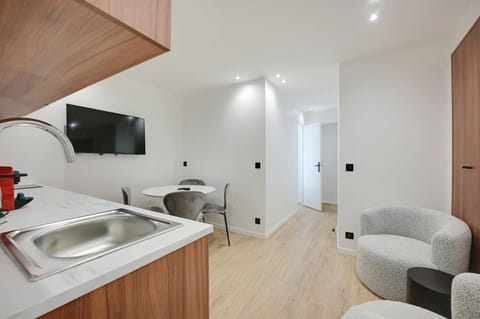 Kitchen or kitchenette, Seating area