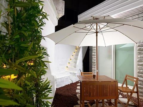 Garden, Seating area, Garden view