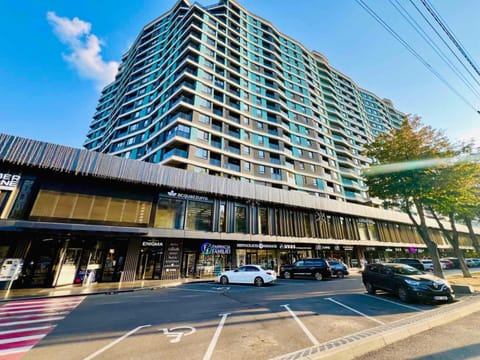 Property building, Location