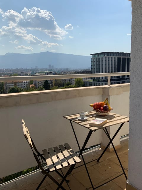 Day, View (from property/room), Balcony/Terrace, Dining area, Mountain view