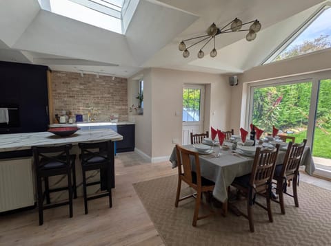 Kitchen or kitchenette, Seating area, Dining area