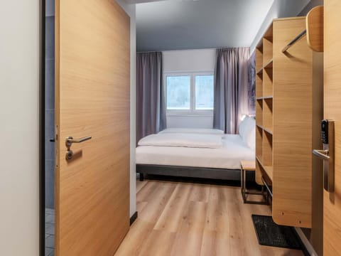 Photo of the whole room, Family