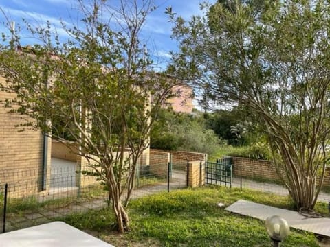 Villetta con giardino di fronte al mare House in Principina a Mare
