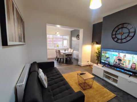 Sigma Deluxe Home, Free Gaming Apartment in England