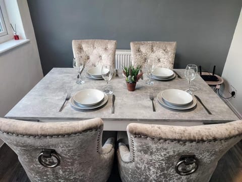 Sigma Deluxe Home, Free Gaming Apartment in England