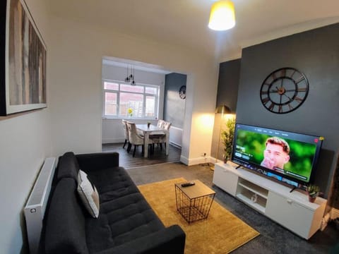 Sigma Deluxe Home, Free Gaming Apartment in England