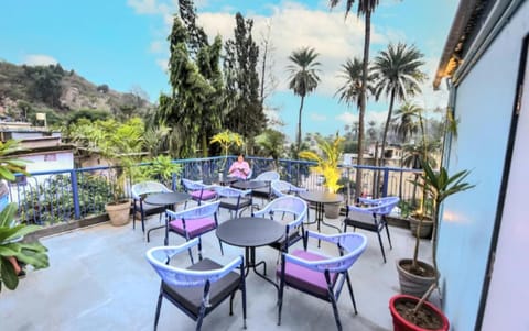 Patio, Restaurant/places to eat, Day, Natural landscape, Garden, View (from property/room), Balcony/Terrace, Dining area, Garden view, Mountain view
