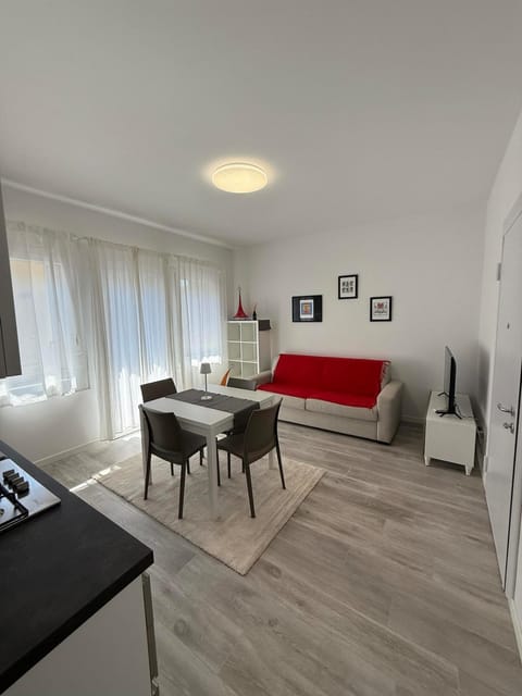 Kitchen or kitchenette, Seating area, Dining area