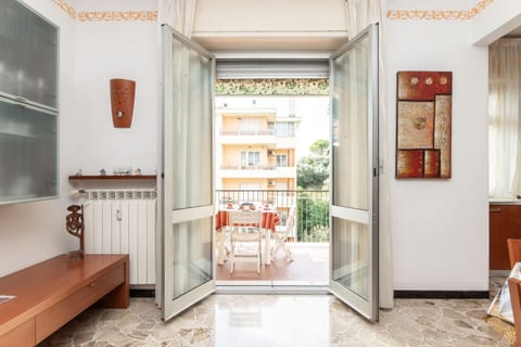 TV and multimedia, Kitchen or kitchenette, Living room, Seating area, Dining area, internet, air conditioner