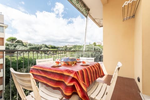 Patio, Day, View (from property/room), Balcony/Terrace, Food and drinks, Dining area, Food