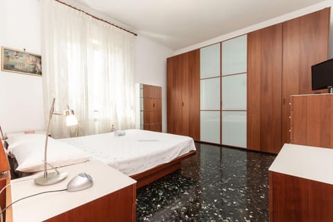 TV and multimedia, Photo of the whole room, Evening entertainment, Bedroom, wardrobe