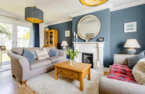 Living room, Seating area, internet