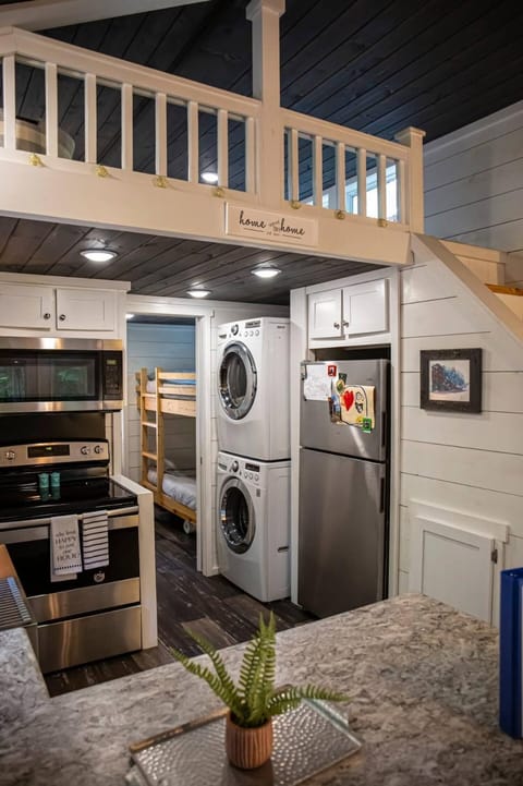 Kitchen or kitchenette, oven, stove, washing machine, dryer