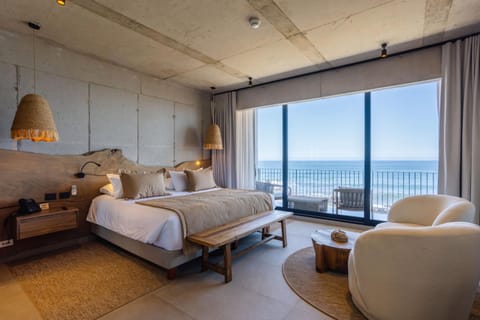 Bed, Natural landscape, Balcony/Terrace, Photo of the whole room, Seating area, Bedroom, Sea view