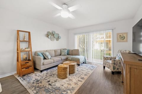 Pelican Inlet C119, Near Beach- Pool & Tennis condo Apartment in Crescent Beach