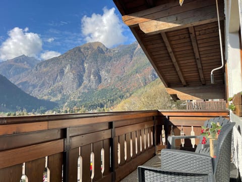 Property building, View (from property/room), Balcony/Terrace