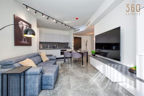 Communal lounge/ TV room, TV and multimedia, Kitchen or kitchenette, Living room, Seating area, Dining area, Evening entertainment