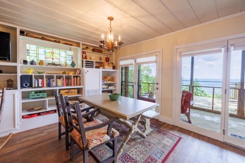 Library, TV and multimedia, Living room, Seating area, Dining area