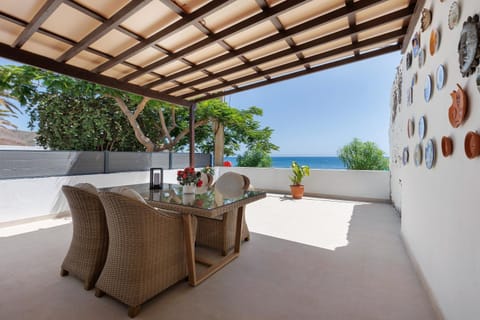 Property building, Balcony/Terrace, Living room