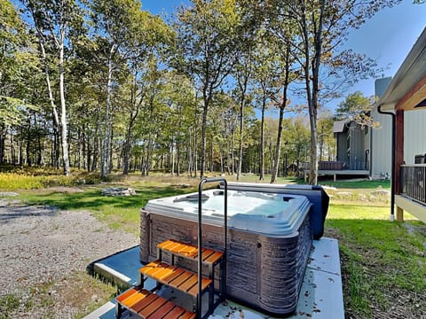 Holiday House House in McHenry