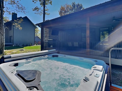 Holiday House House in McHenry