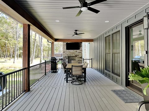 Holiday House House in McHenry